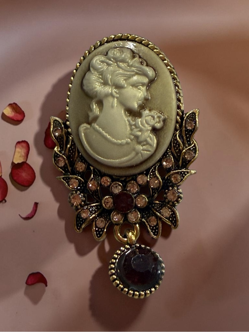Vintage Style Cameo Brooch